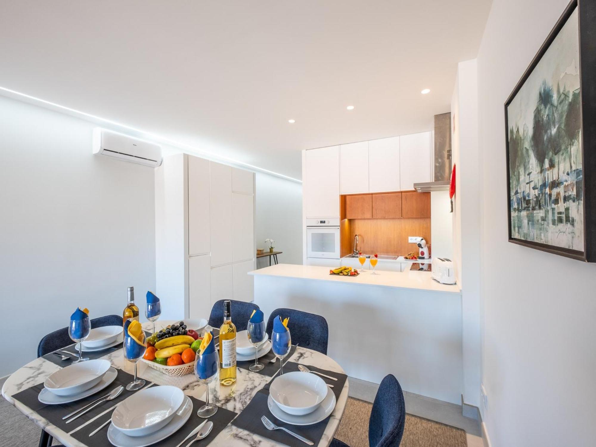 Modern Apartment, Sleeping 4 *