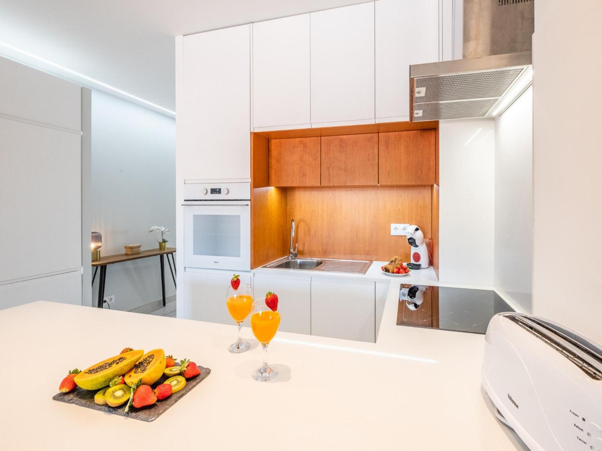 Modern Apartment, Sleeping 4 * Albufeira
