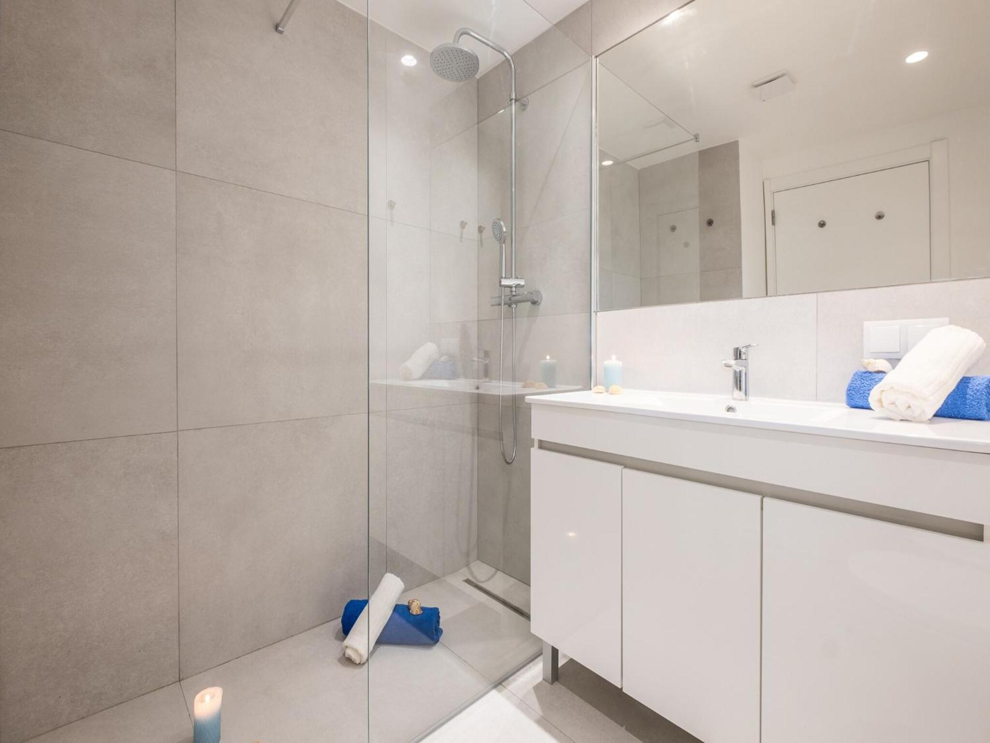 Modern Apartment, Sleeping 4 Apartment